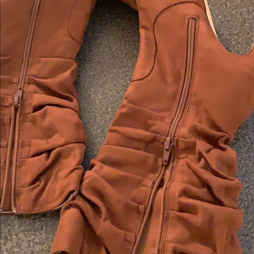Boots - Picture 6 of 8
